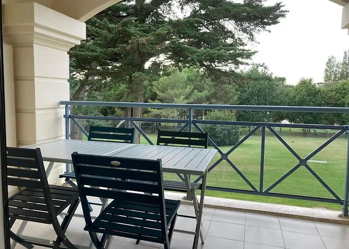 Studio A 300M De La Plage, Parc, Piscine, Terrasse